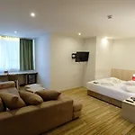 Hollywood Hotel 4*