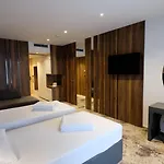 Hollywood Hotel 4*