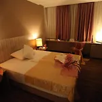 Hollywood 4*