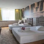 Hollywood 4*