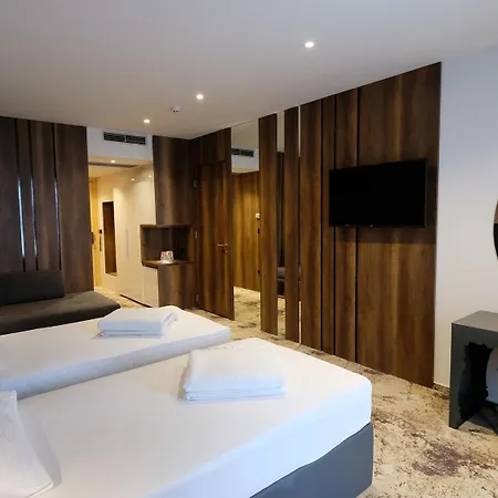 Hollywood Hotel