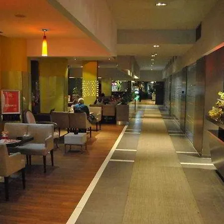 Hollywood 4*