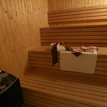 Hollywood Hotel 4*
