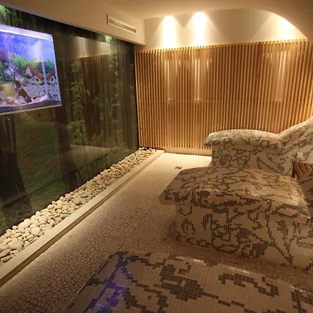Hollywood Hotel 4*